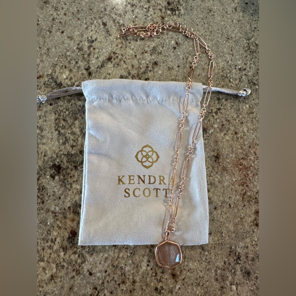 Kendra Scott rose gold necklace